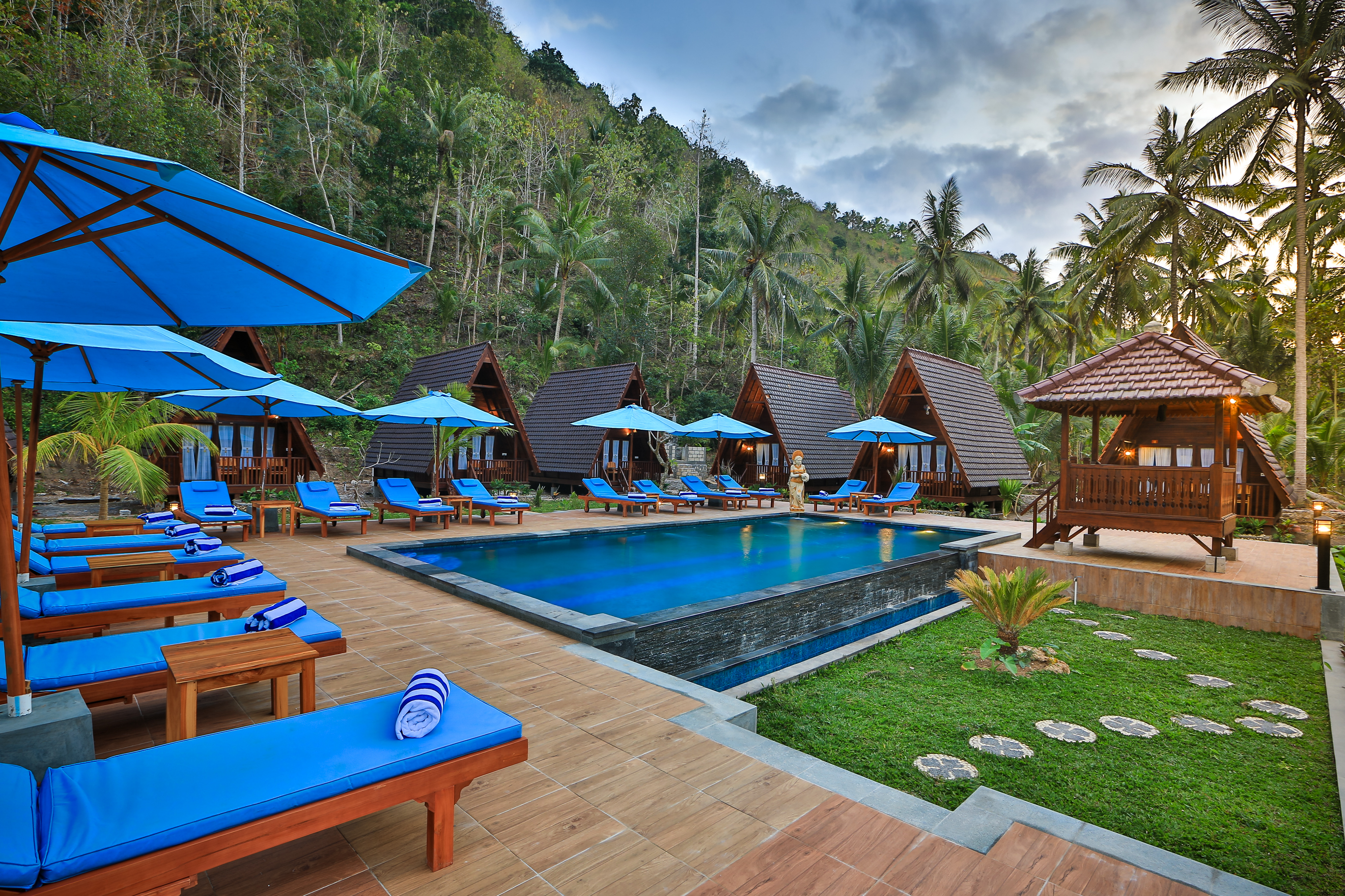 Mahaloka Valley resort pool near Crystal Bay