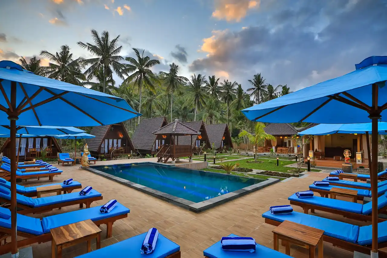 Swimming pool and bungalows at Mahaloka Valley Resort